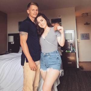 Meet your Posher, Caitlin